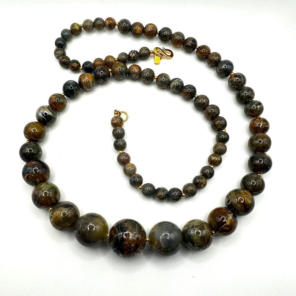 34" Kenneth Jay Lane Graduated Acrylic bead‎ necklace with gold tone hardware!